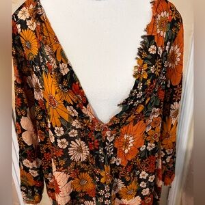 NATURAL LIFE Floral V-Neck Boho Floral Top Deep V Linen